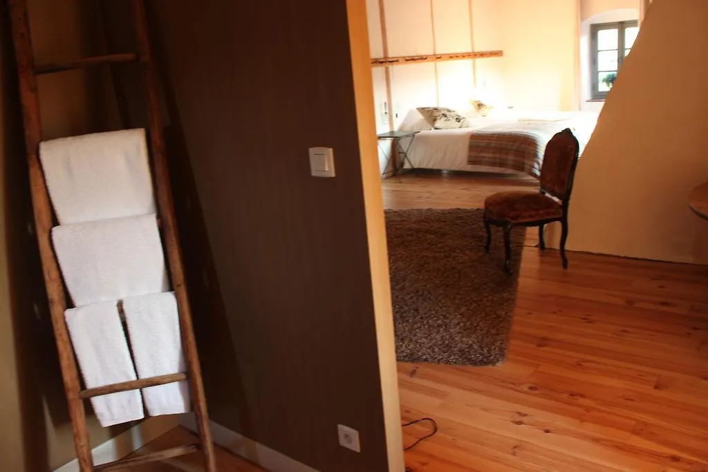 Le Rezinet - Chambres D'Hotes Marcilly le Chatel Bed & Breakfast