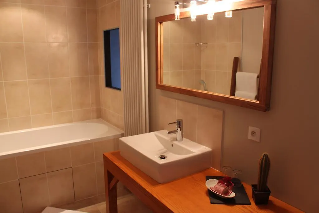 Le Rezinet - Chambres D'Hotes Marcilly le Chatel Bed & Breakfast