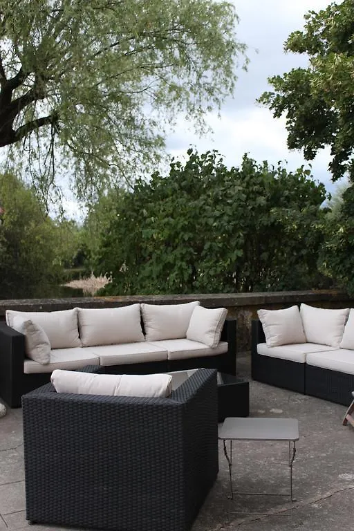 Le Rezinet - Chambres D'Hotes Marcilly le Chatel Bed & Breakfast